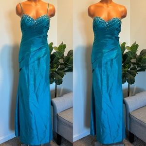 Camille La Vie Teal Beaded Formal Prom Dress Sweetheart Neck Ruched Gown size 2